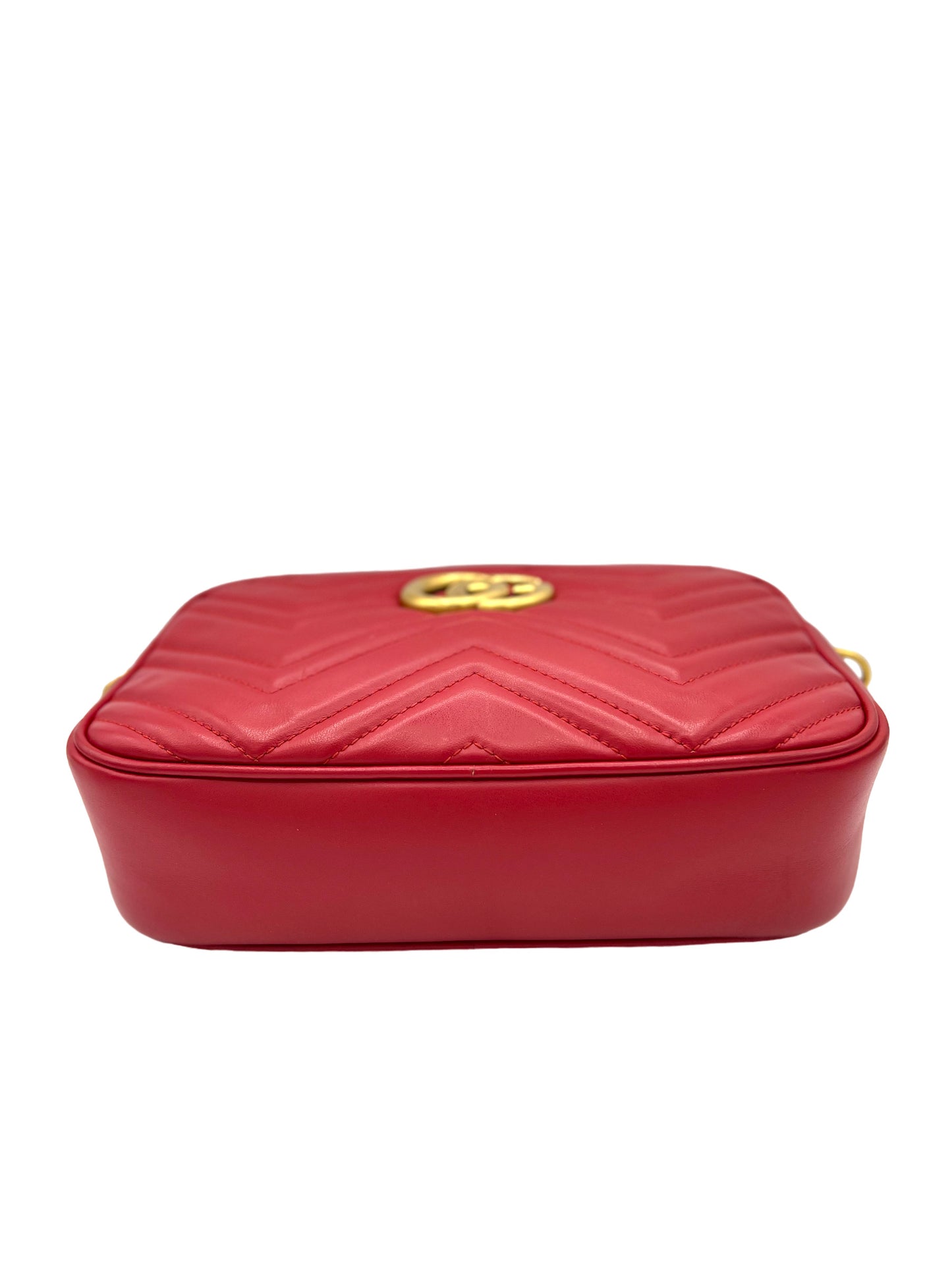 BOLSO DE HOMBRO GUCCI DE PIEL DE BECERRO MATELASSE PEQUEÑO GG MARMONT CON CADENA ROJO HIBISCUS