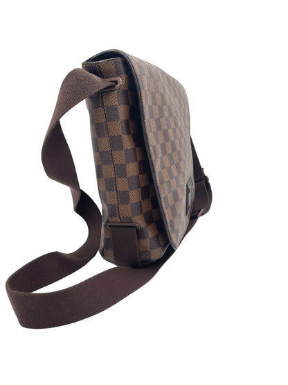 LOUIS VUITTON DAMIER EBENE BROOKLYN MESSENGER BAG