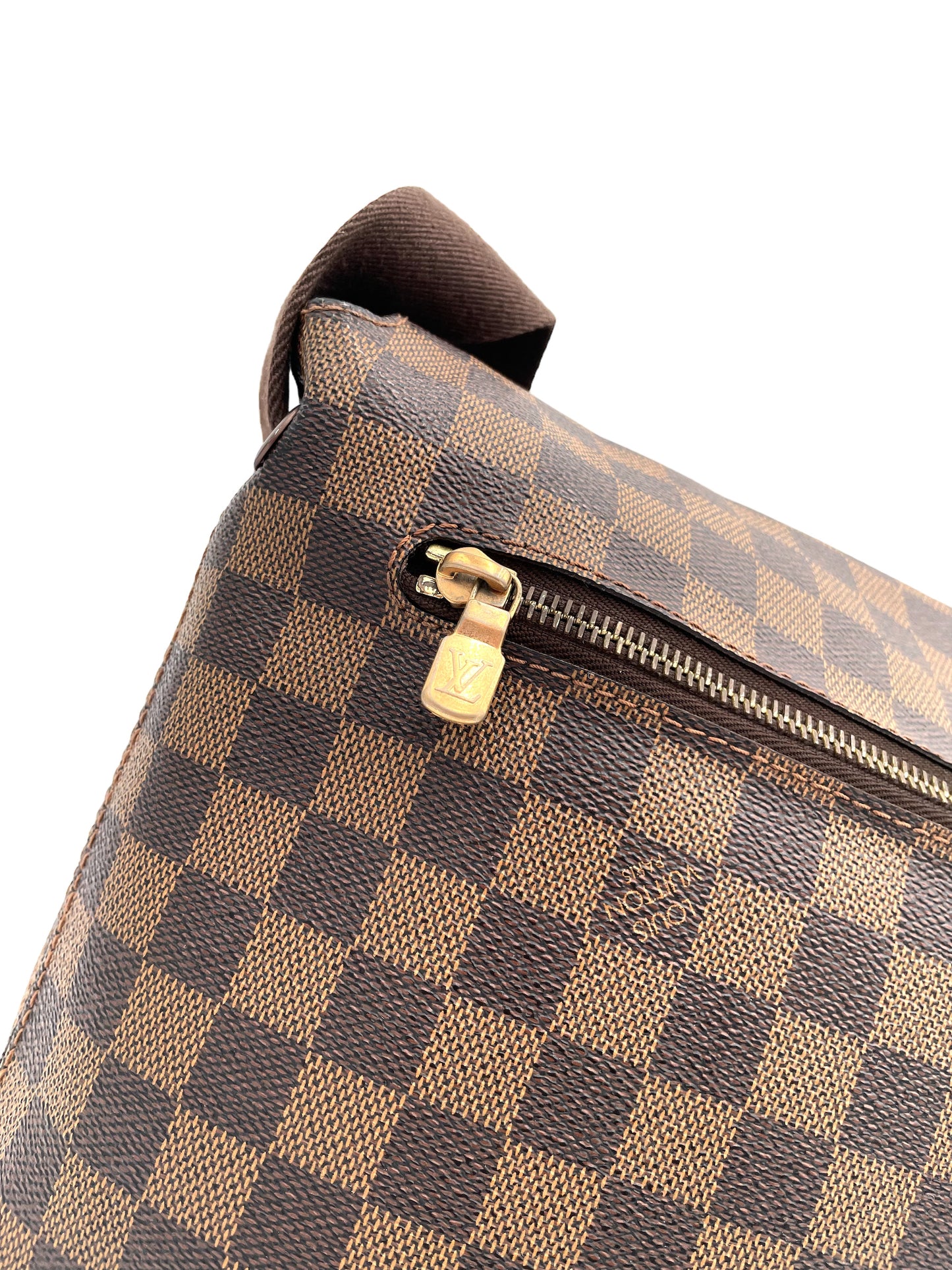 LOUIS VUITTON DAMIER EBENE BROOKLYN MESSENGER BAG