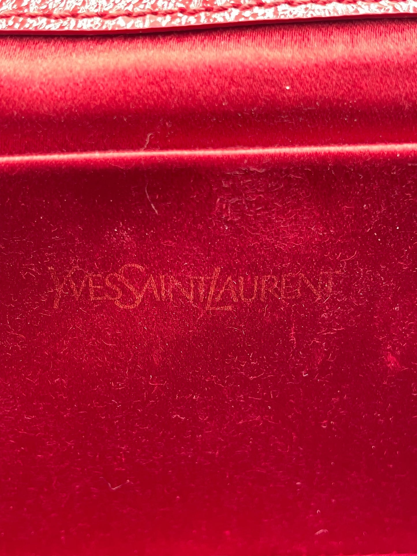 YSL RED TEXTURED PATENT LEATHER BELLE DE JOUR CLUTCH BAG