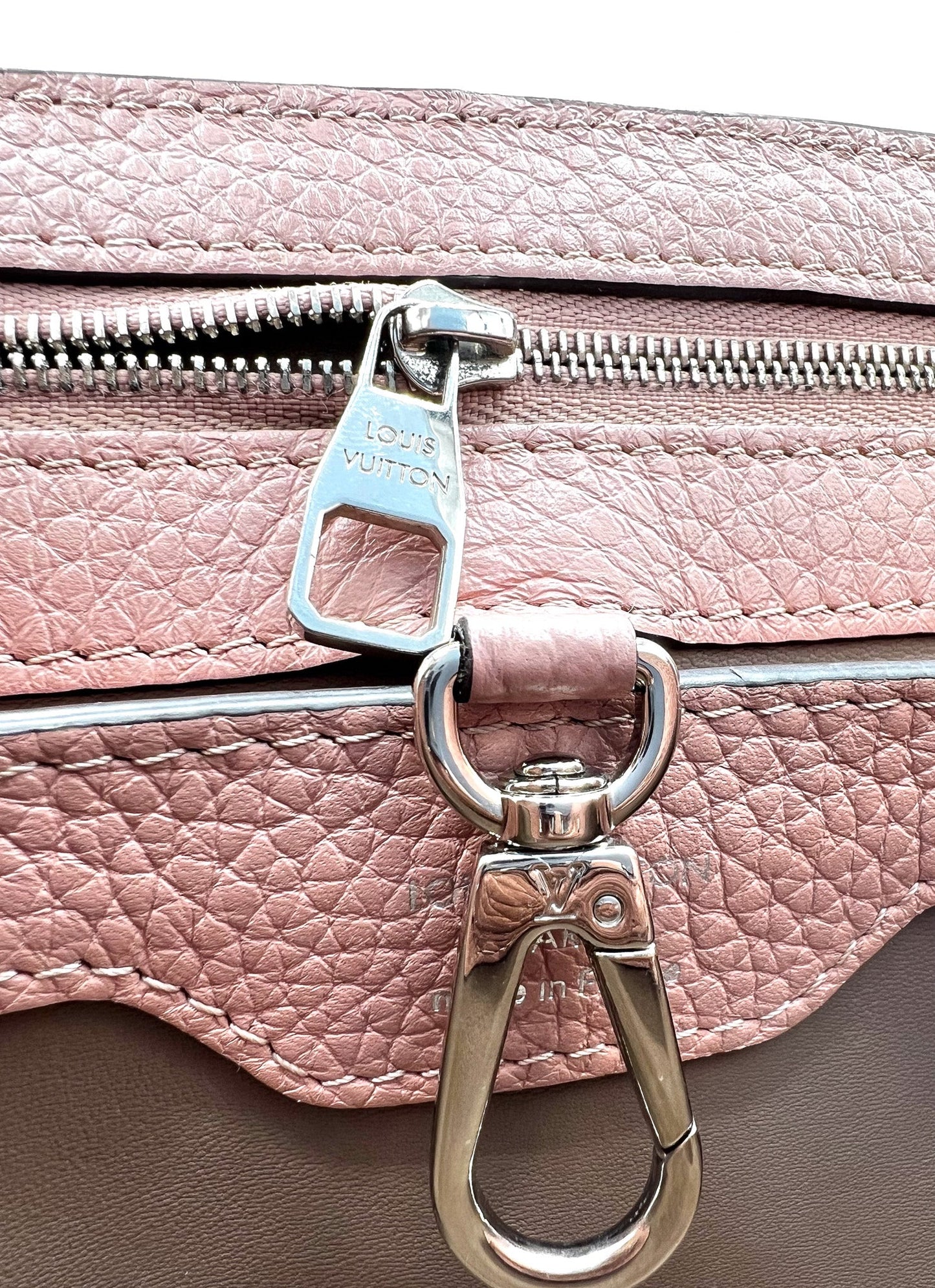 LOUIS VUITTON CAPUCINES MM PIEL TAUILLON ROSA DESNUDO