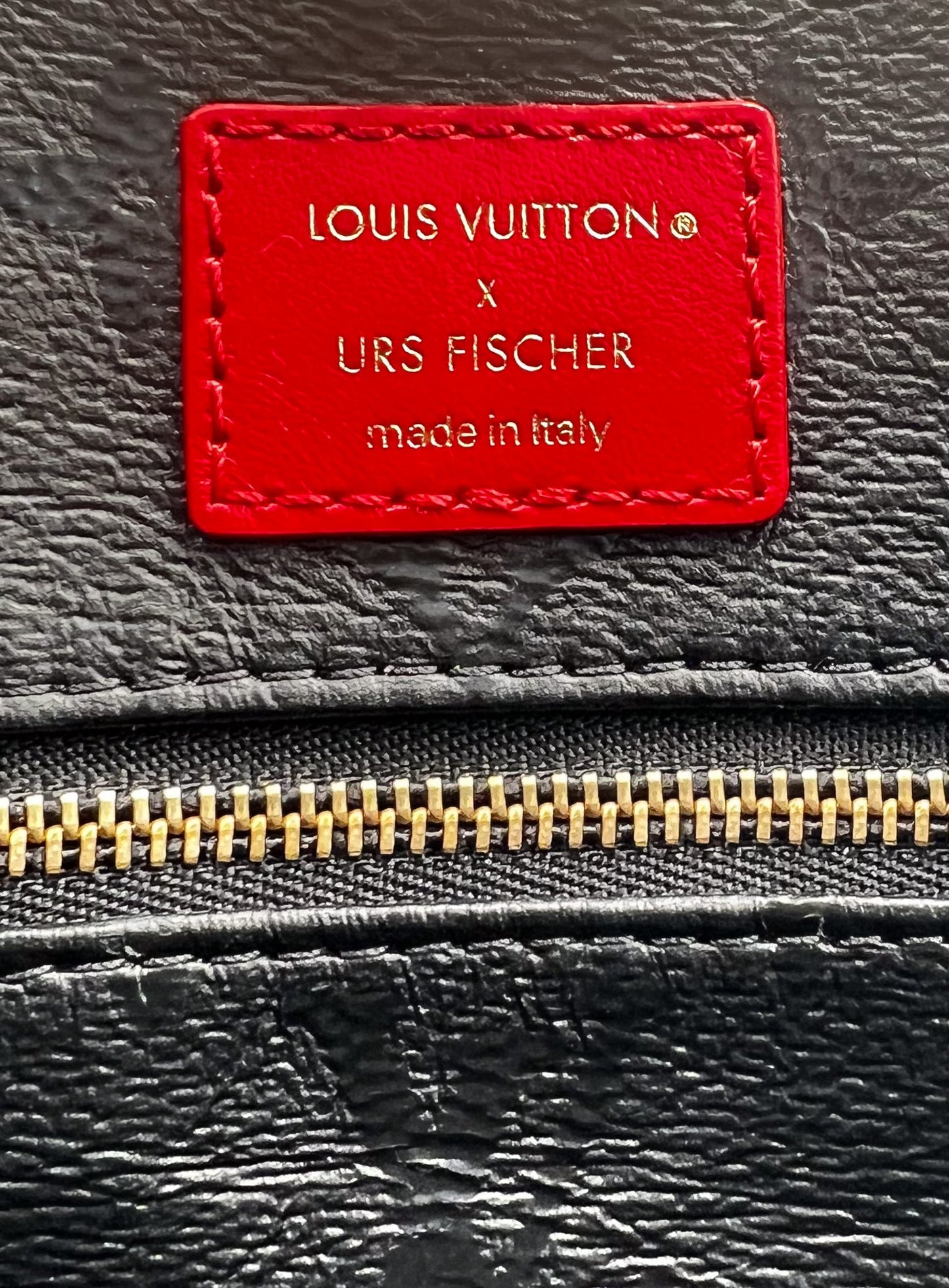 TOTE LOUIS VUITTON ON THE GO EDICIÓN LIMITADA LONA MONOGRAMA CON CAPITOS DE URS FISCHER